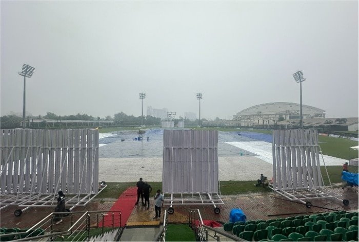 Play on Day 3 unrealistic with rain likely to play spoilsport